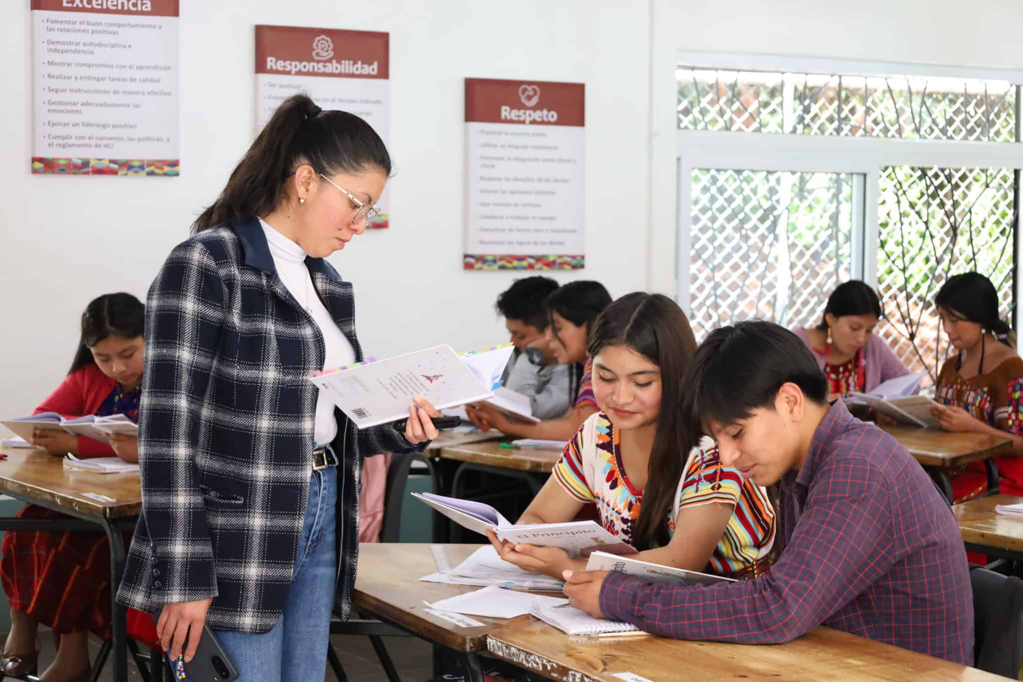 Ixil students studying in classroom at Colegio Horizontes, part of Limitless Horizons Ixil.